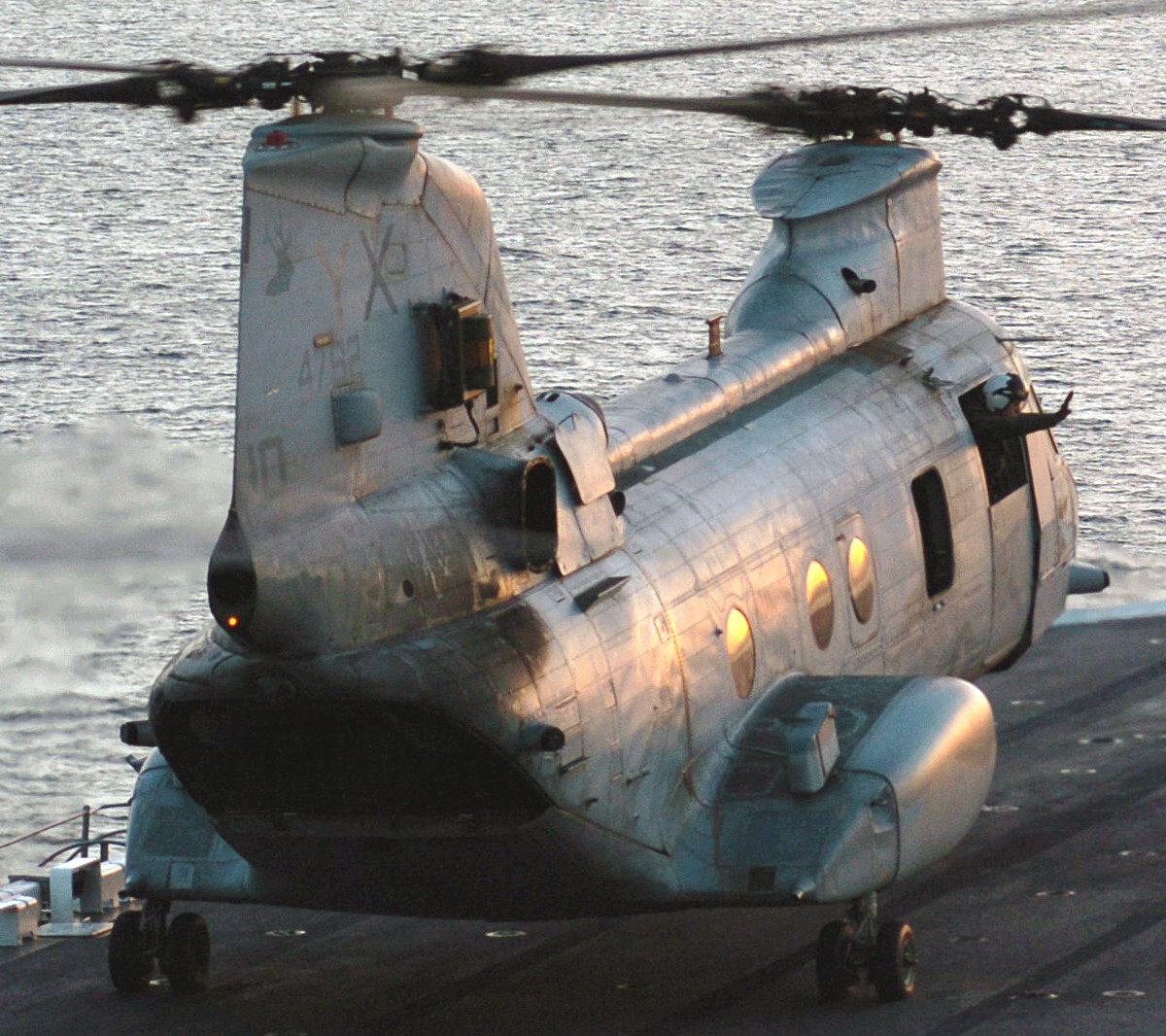 hmm-166 sea elk ch-46e sea knight marine medium helicopter squadron usmc 12