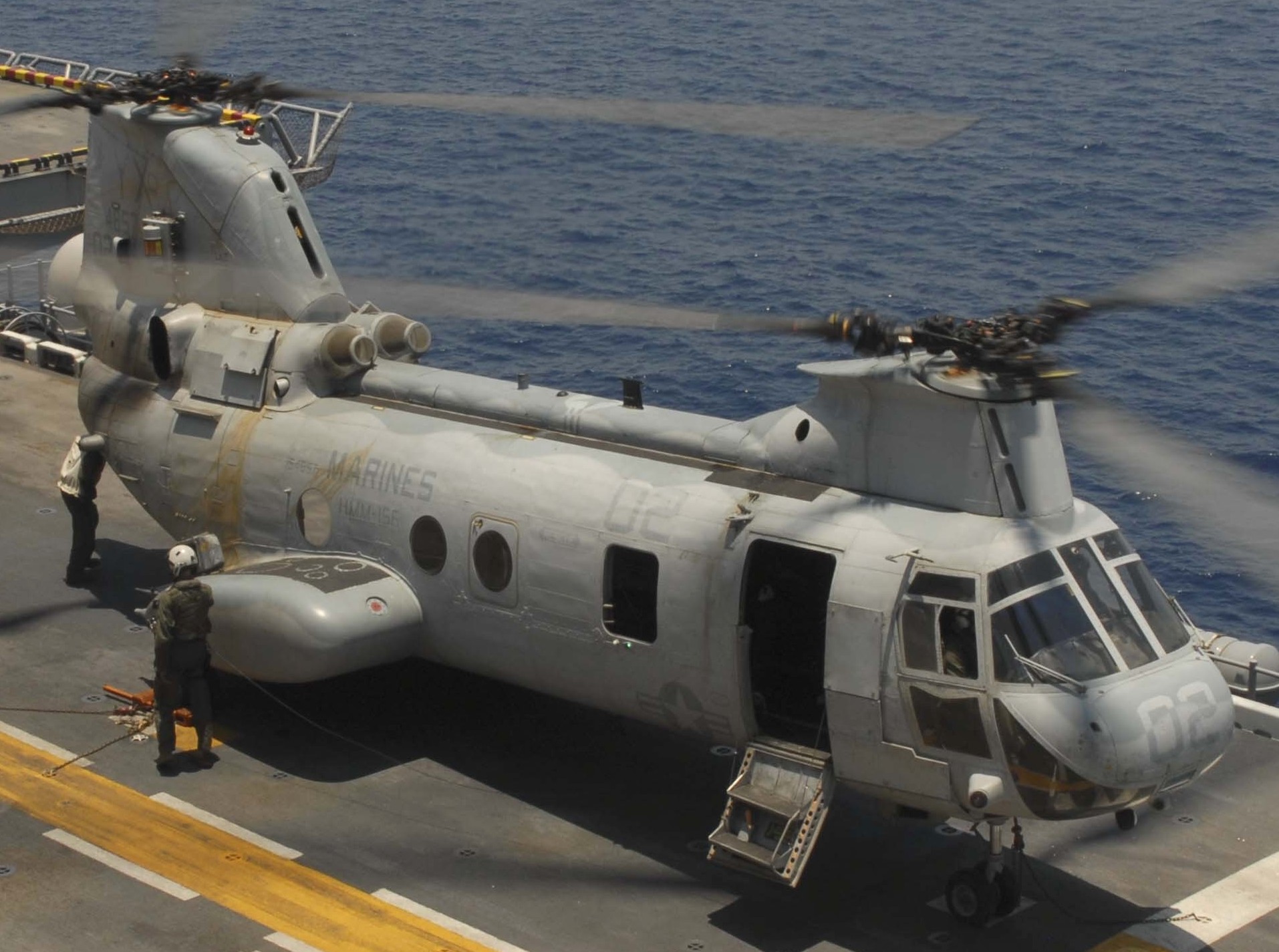 hmm-166 sea elk ch-46e sea knight marine medium helicopter squadron usmc uss bonhomme richard lhd-6 28