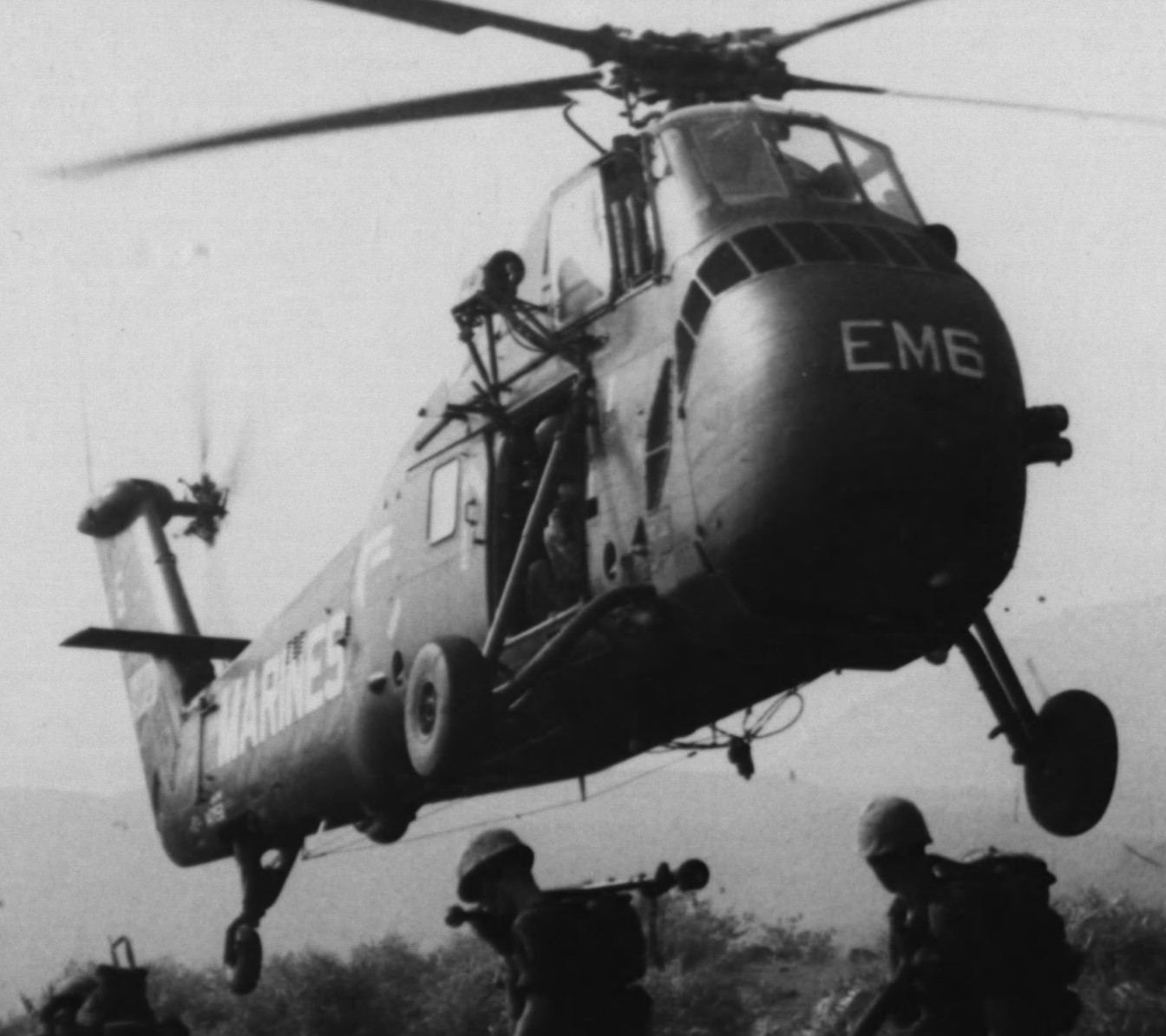 hmm-261 raging bulls uh-34 marine medium helicopter squadron usmc vietnam war 1966 04