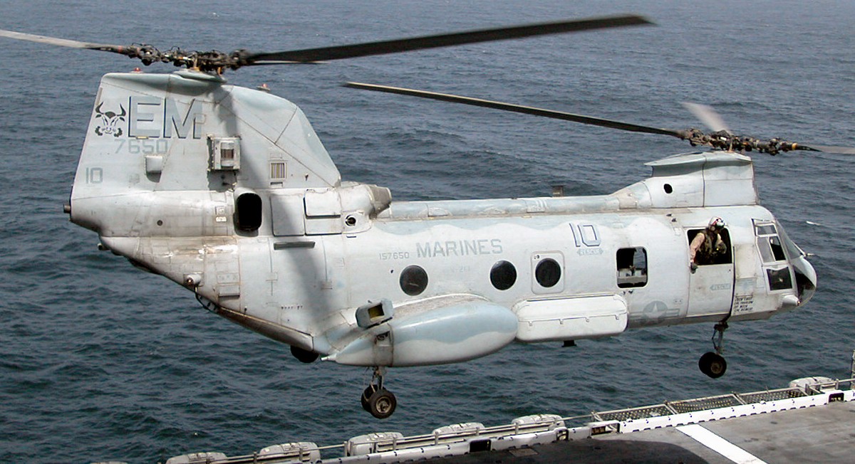 hmm-261 raging bulls ch-46e sea knight marine medium helicopter squadron usmc lhd-1 uss wasp 05