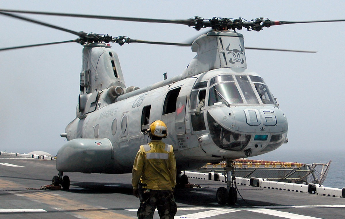 hmm-261 raging bulls ch-46e sea knight marine medium helicopter squadron usmc 06