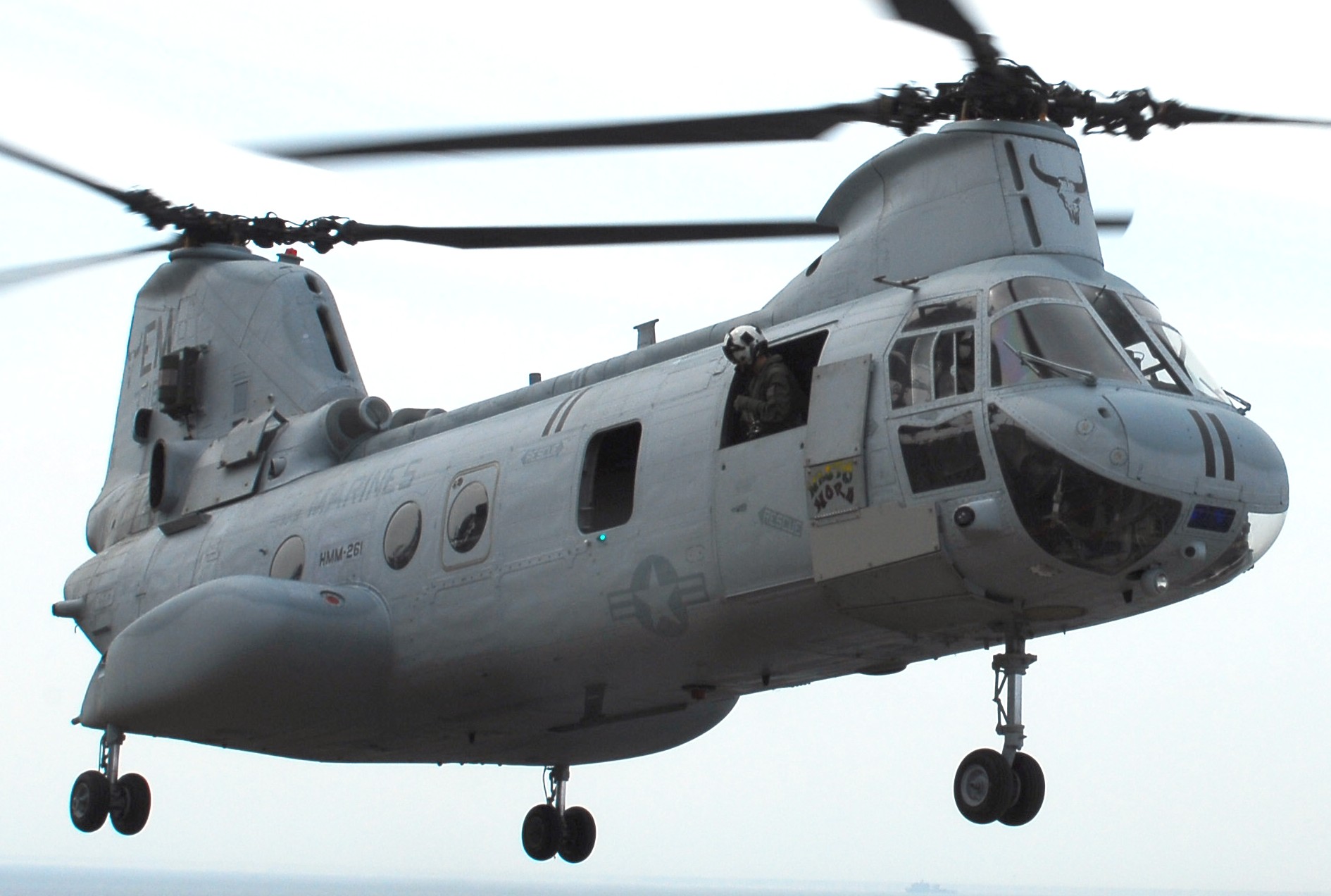 hmm-261 raging bulls ch-46e sea knight marine medium helicopter squadron usmc 08