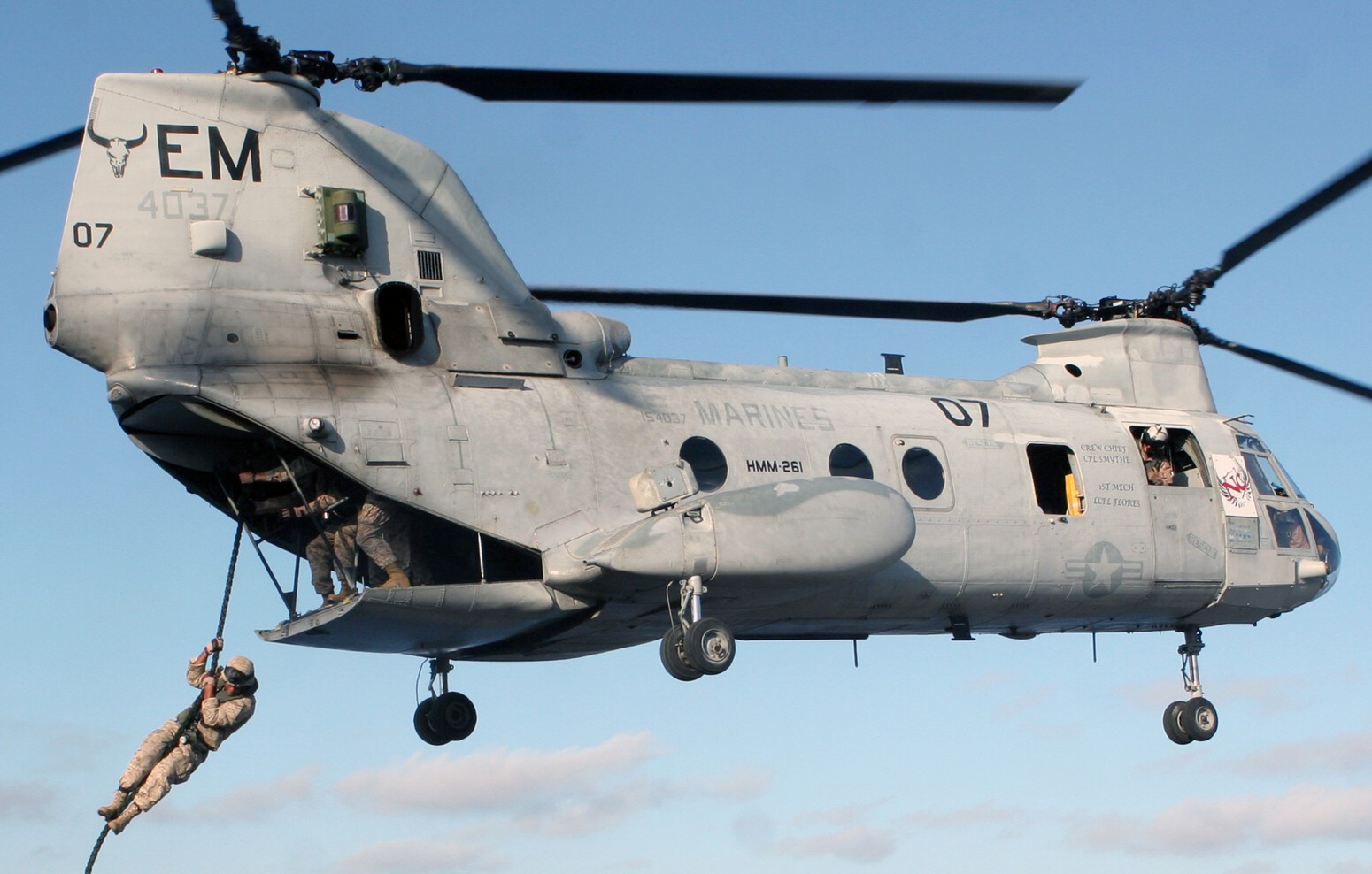 hmm-261 raging bulls ch-46e sea knight marine medium helicopter squadron usmc 10x uss lha lhd lph