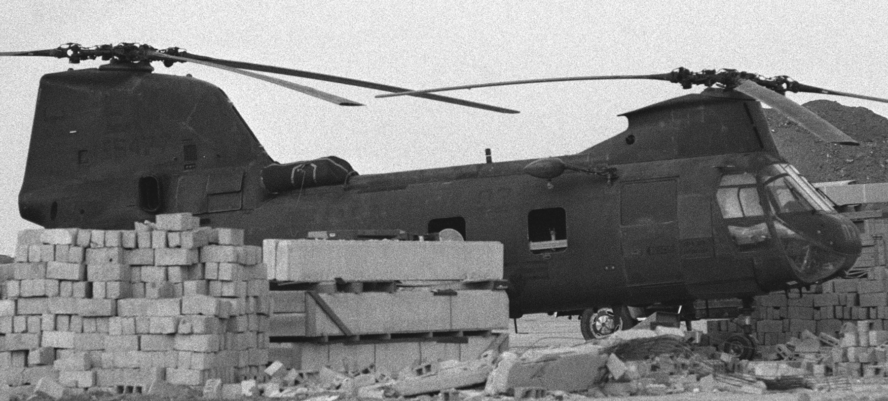 hmm-261 raging bulls ch-46e sea knight marine medium helicopter squadron usmc operation urgent fury grenada 1983 36