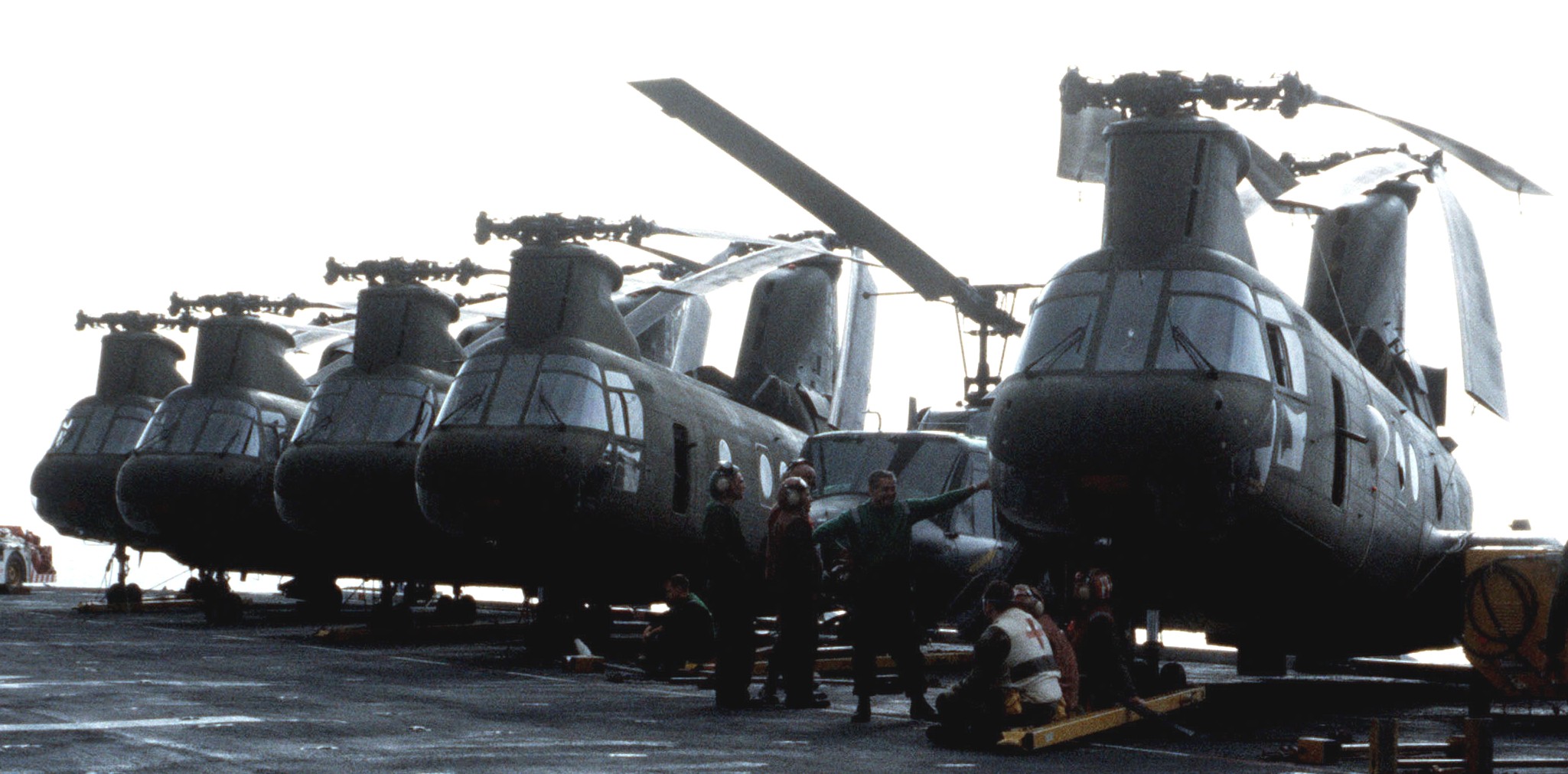 hmm-261 raging bulls ch-46e sea knight marine medium helicopter squadron lph-9 uss guam lebanon 1983 38