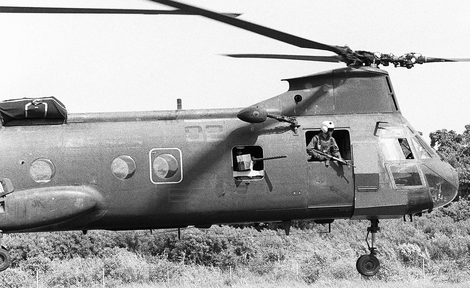 hmm-261 raging bulls ch-46e sea knight marine medium helicopter squadron usmc operation urgent fury grenada 1983 40