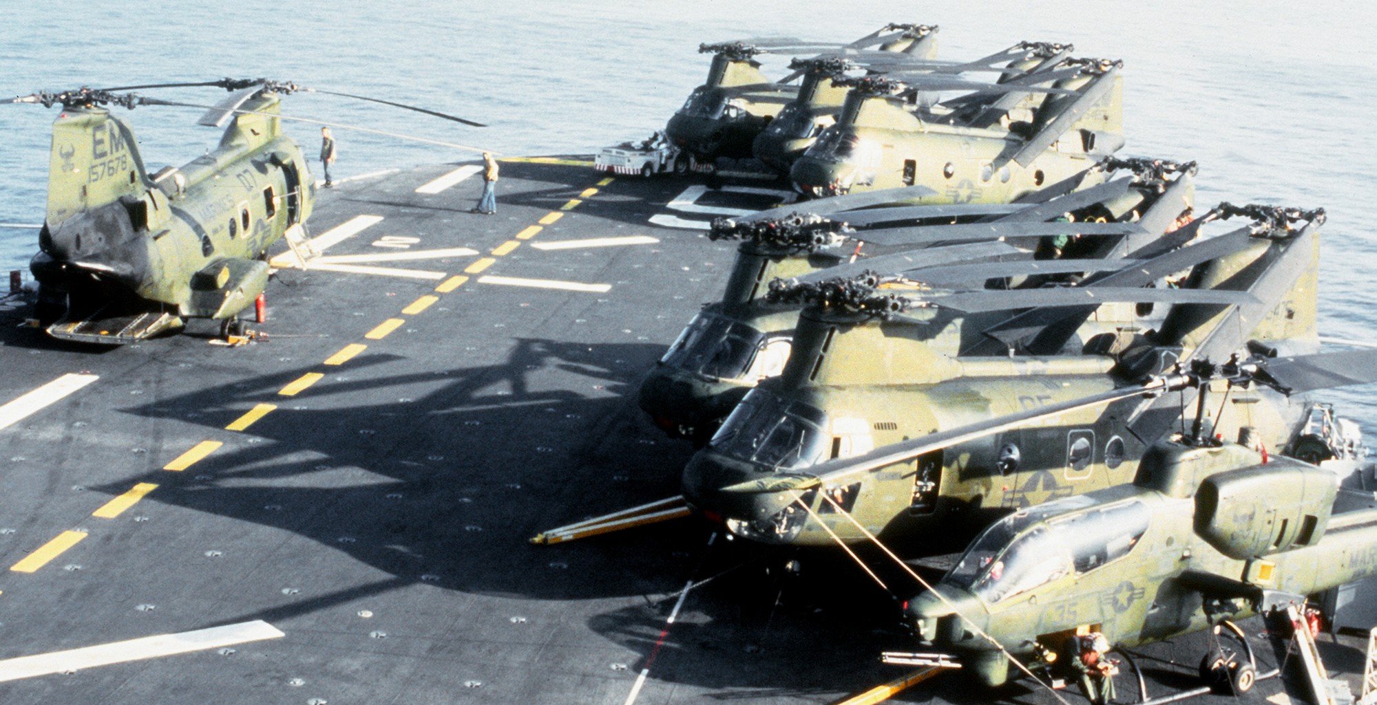 hmm-261 raging bulls ch-46e sea knight marine medium helicopter squadron lph-9 uss guam lebanon 1983 41