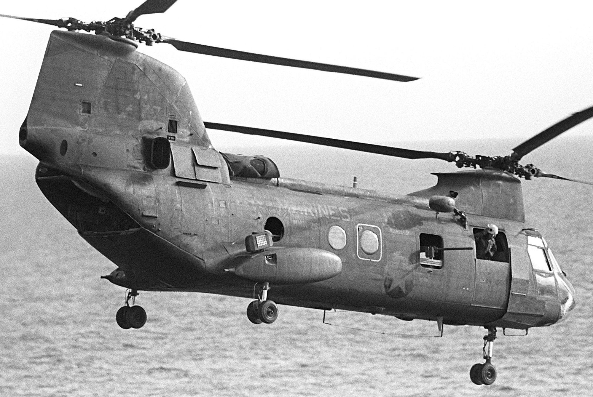 hmm-261 raging bulls ch-46e sea knight marine medium helicopter squadron lph-9 uss guam lebanon 1983 44