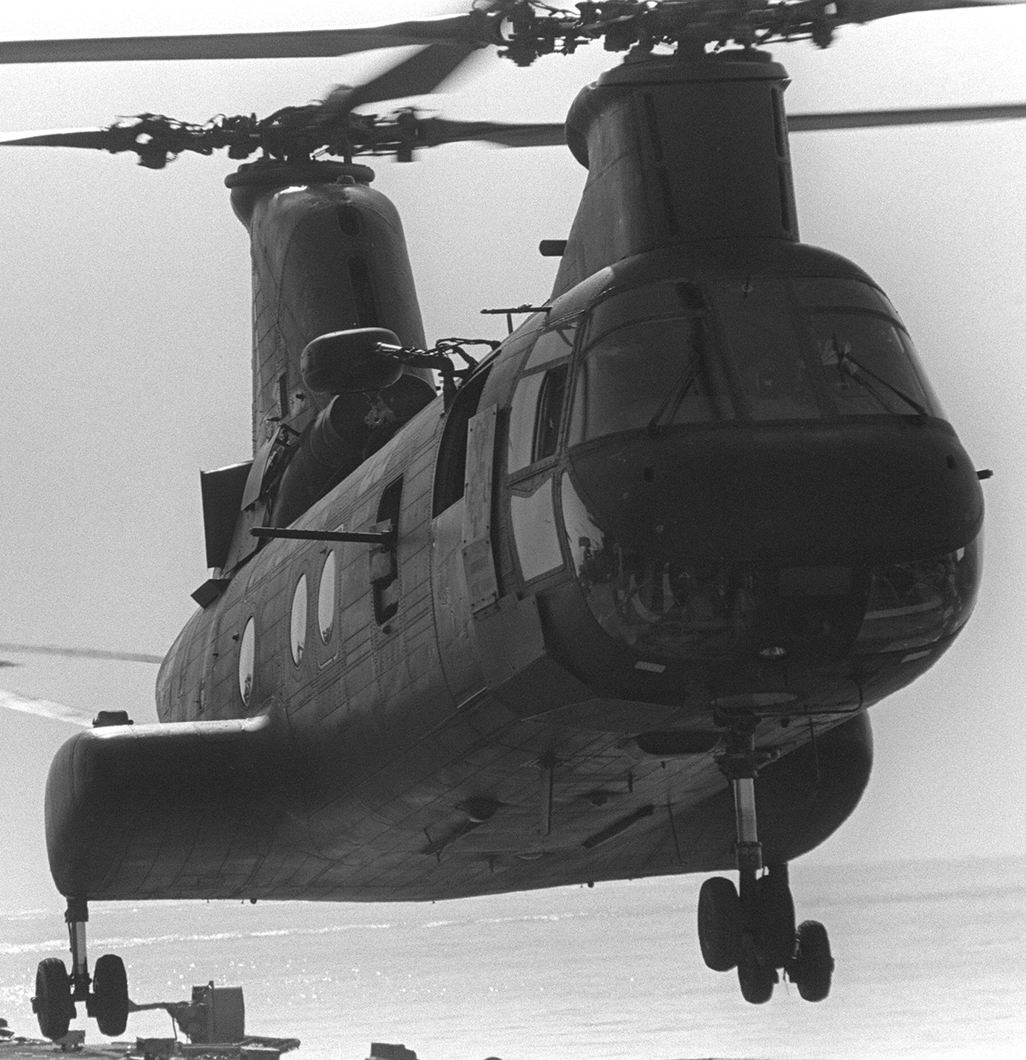 hmm-261 raging bulls ch-46e sea knight marine medium helicopter squadron lph-9 uss guam lebanon 1983 45