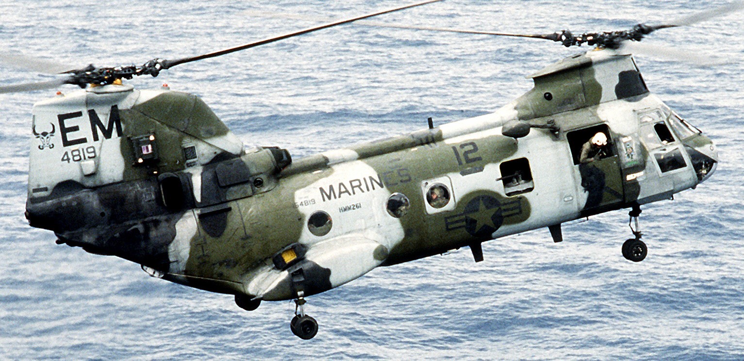 hmm-261 raging bulls ch-46e sea knight marine medium helicopter squadron lha-2 uss saipan sharp edge liberia 73