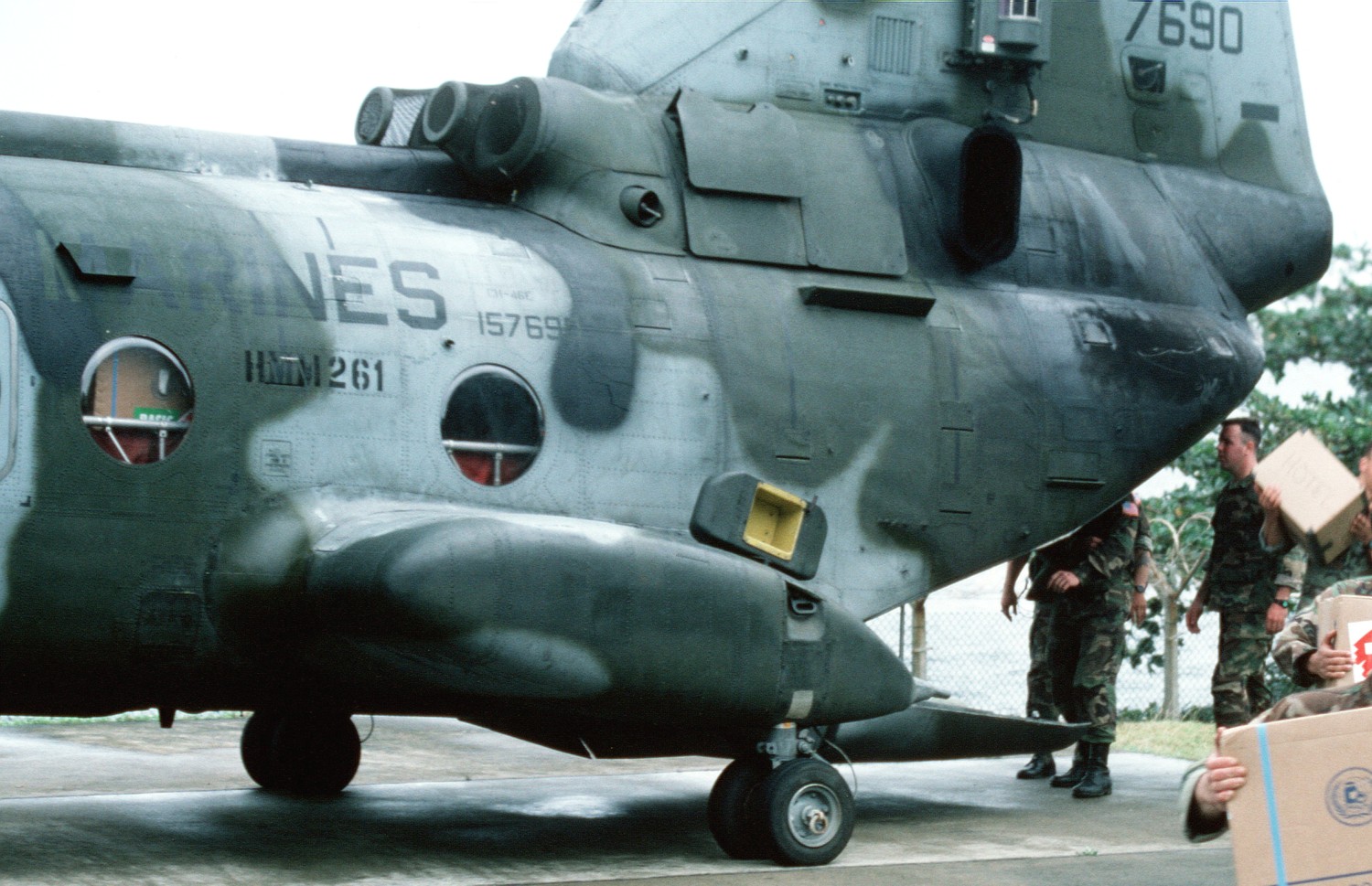 hmm-261 raging bulls ch-46e sea knight marine medium helicopter squadron lha-2 uss saipan sharp edge liberia 79