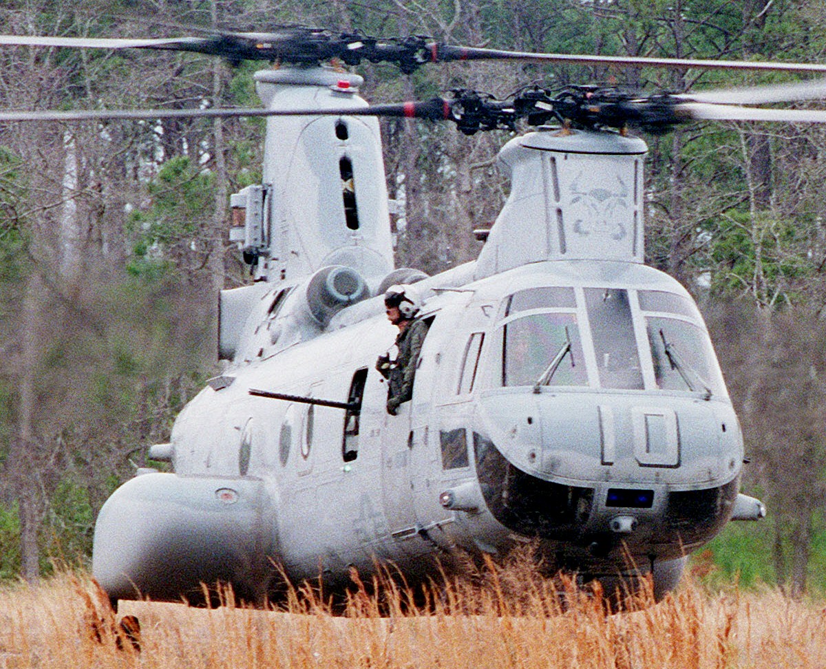 hmm-261 raging bulls ch-46e sea knight marine medium helicopter squadron usmc camp lejeune north carolina 84