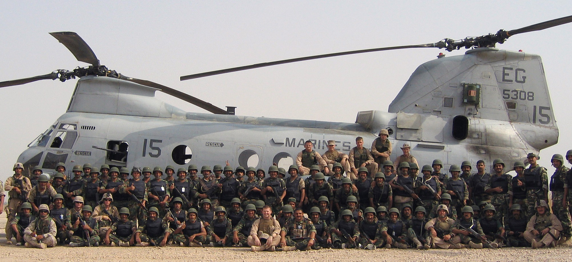 hmm-263 thunder chickens ch-46e sea knight marine medium helicopter squadron usmc fallujah iraq 18