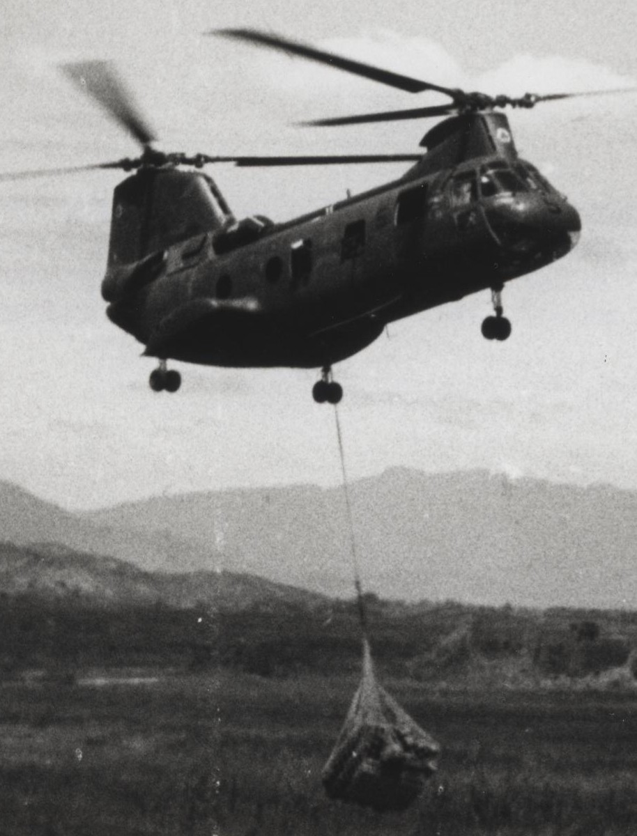 hmm-263 thunder chickens ch-46a sea knight marine medium helicopter squadron usmc vietnam war 25