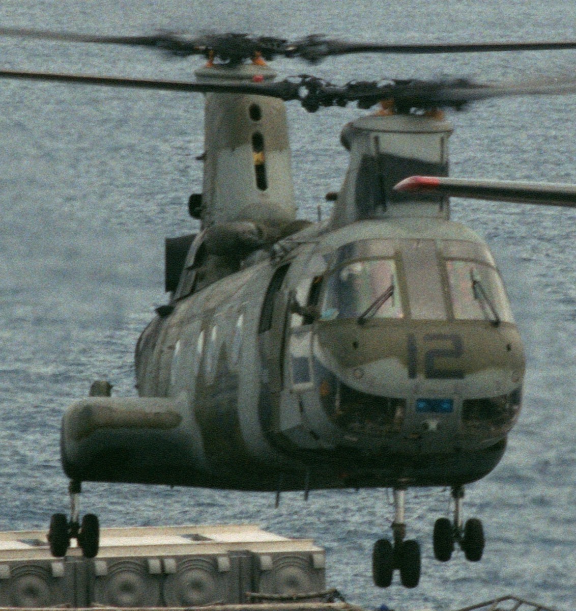 hmm-263 thunder chickens ch-46e sea knight marine medium helicopter squadron lph-7 uss guadalcanal 34