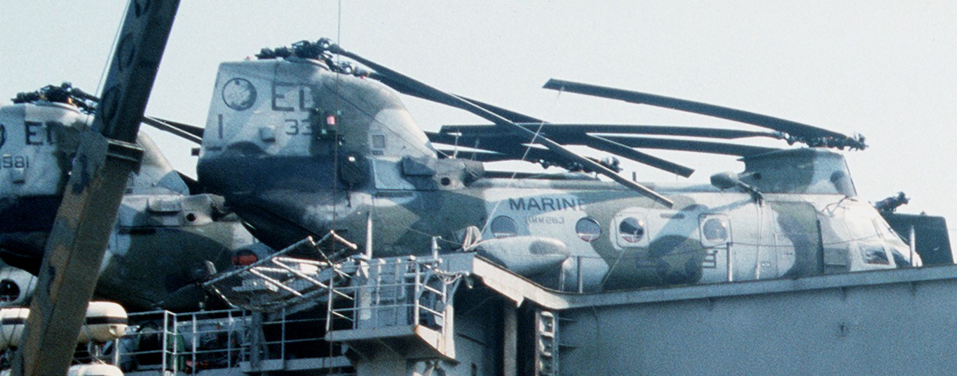 hmm-263 thunder chickens ch-46e sea knight marine medium helicopter squadron usmc uss guam 1991