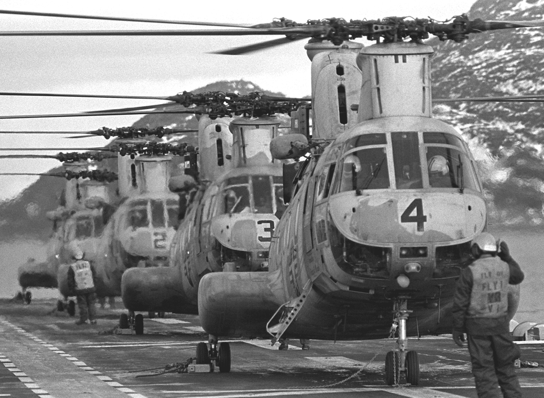 hmm-263 thunder chickens ch-46e sea knight marine medium helicopter squadron lph-7 uss guadalcanal team work 92 norway 47