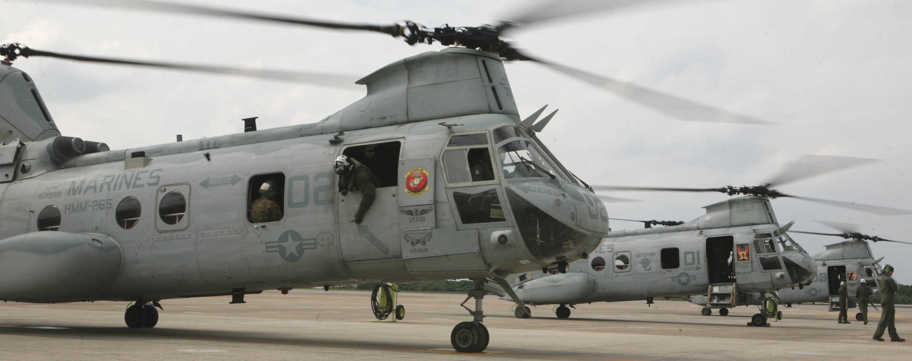 hmm-265 dragons ch-46e sea knight marine medium helicopter squadron usmc mcas futenma japan 41