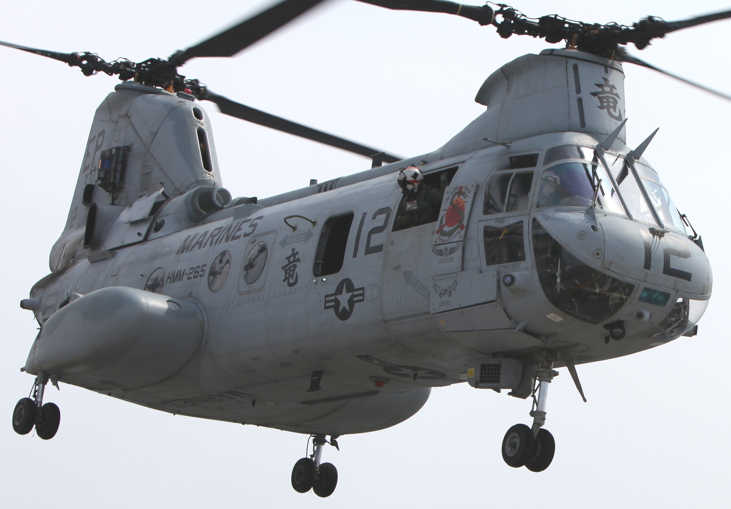 hmm-265 dragons ch-46e sea knight marine medium helicopter squadron usmc lhd-2 uss essex 51