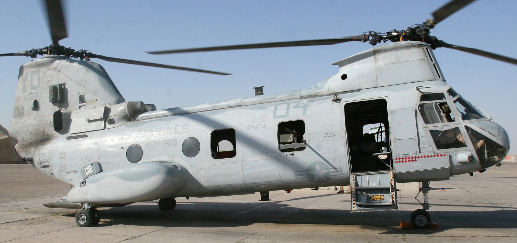 hmm-268 red dragons ch-46e sea knight marine medium helicopter squadron usmc al asad airbase iraq 23