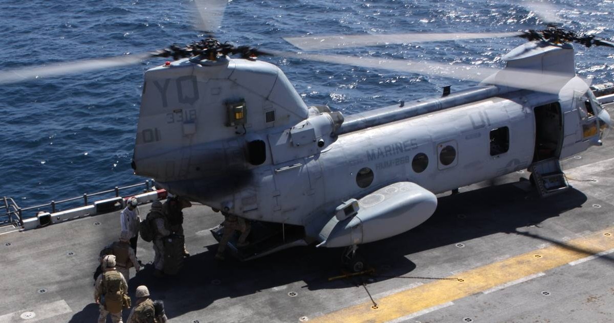 hmm-268 red dragons ch-46e sea knight marine medium helicopter squadron lhd-6 uss bonhomme richard 29