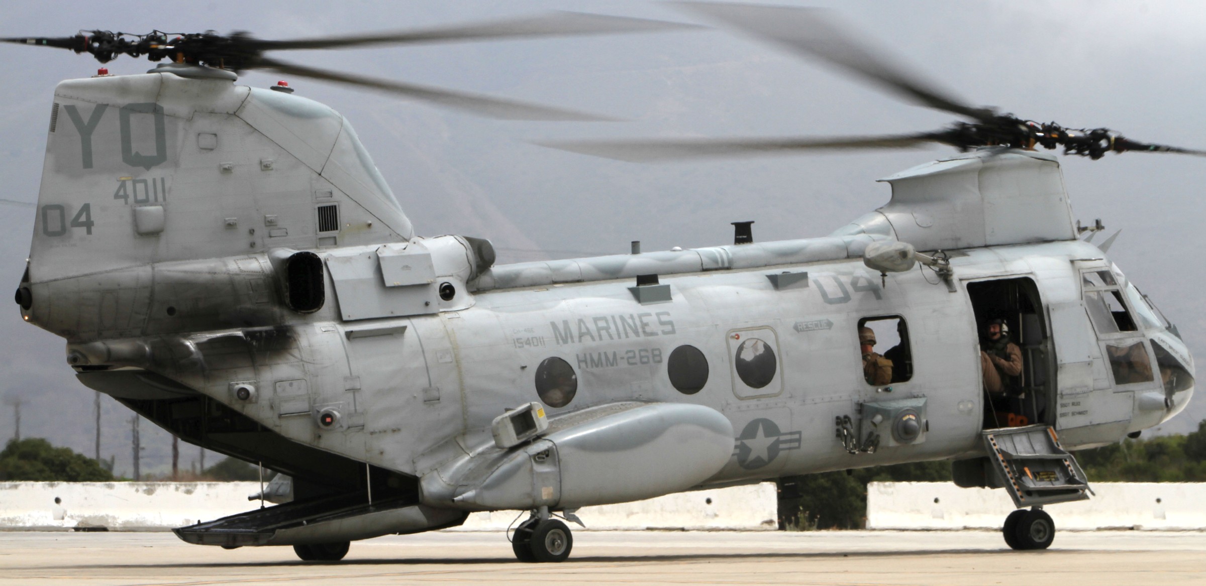 hmm-268 red dragons ch-46e sea knight marine medium helicopter squadron usmc nas point mugu california 30