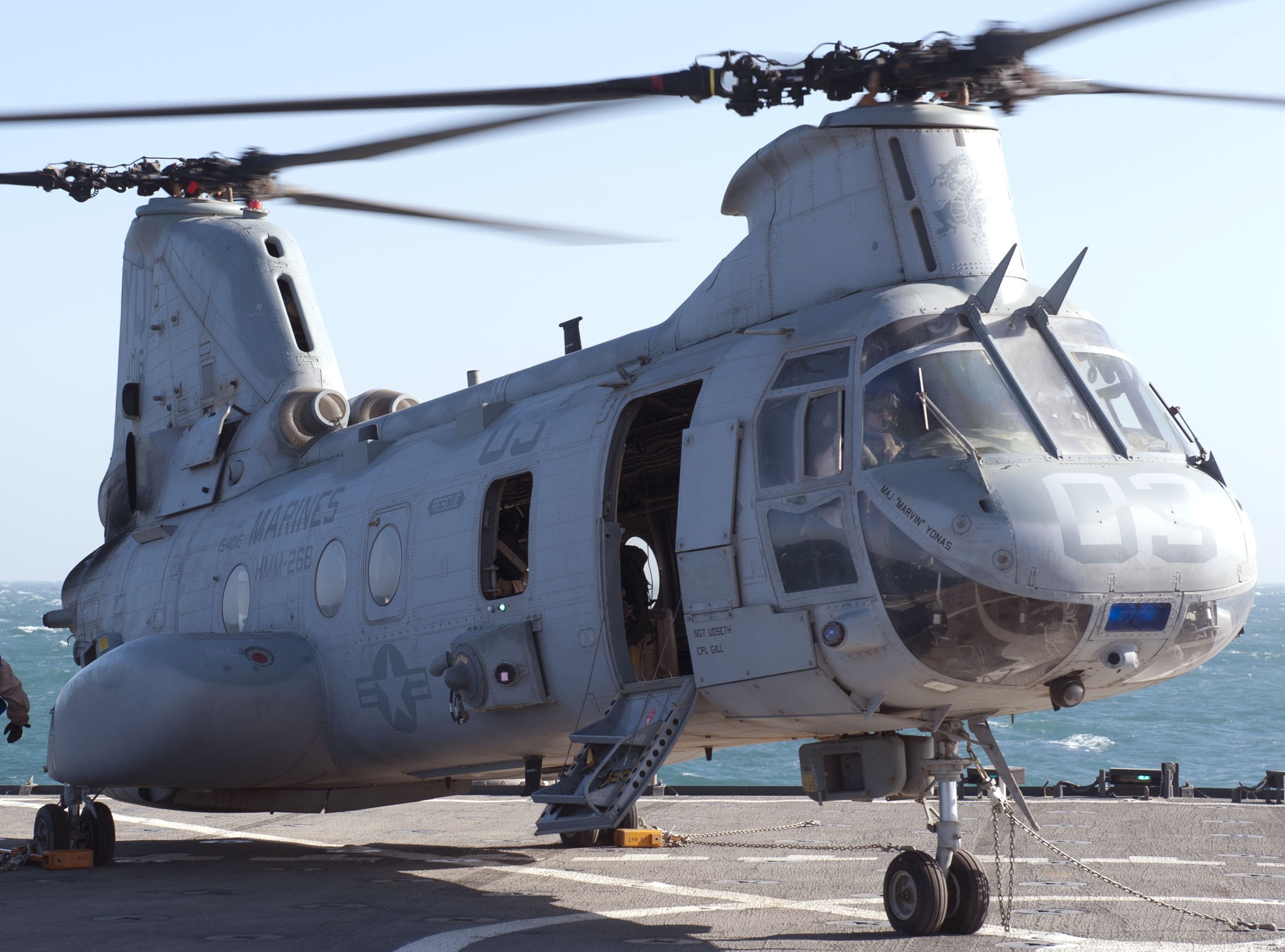 hmm-268 red dragons ch-46e sea knight marine medium helicopter squadron lsd-52 uss pearl harbor 71