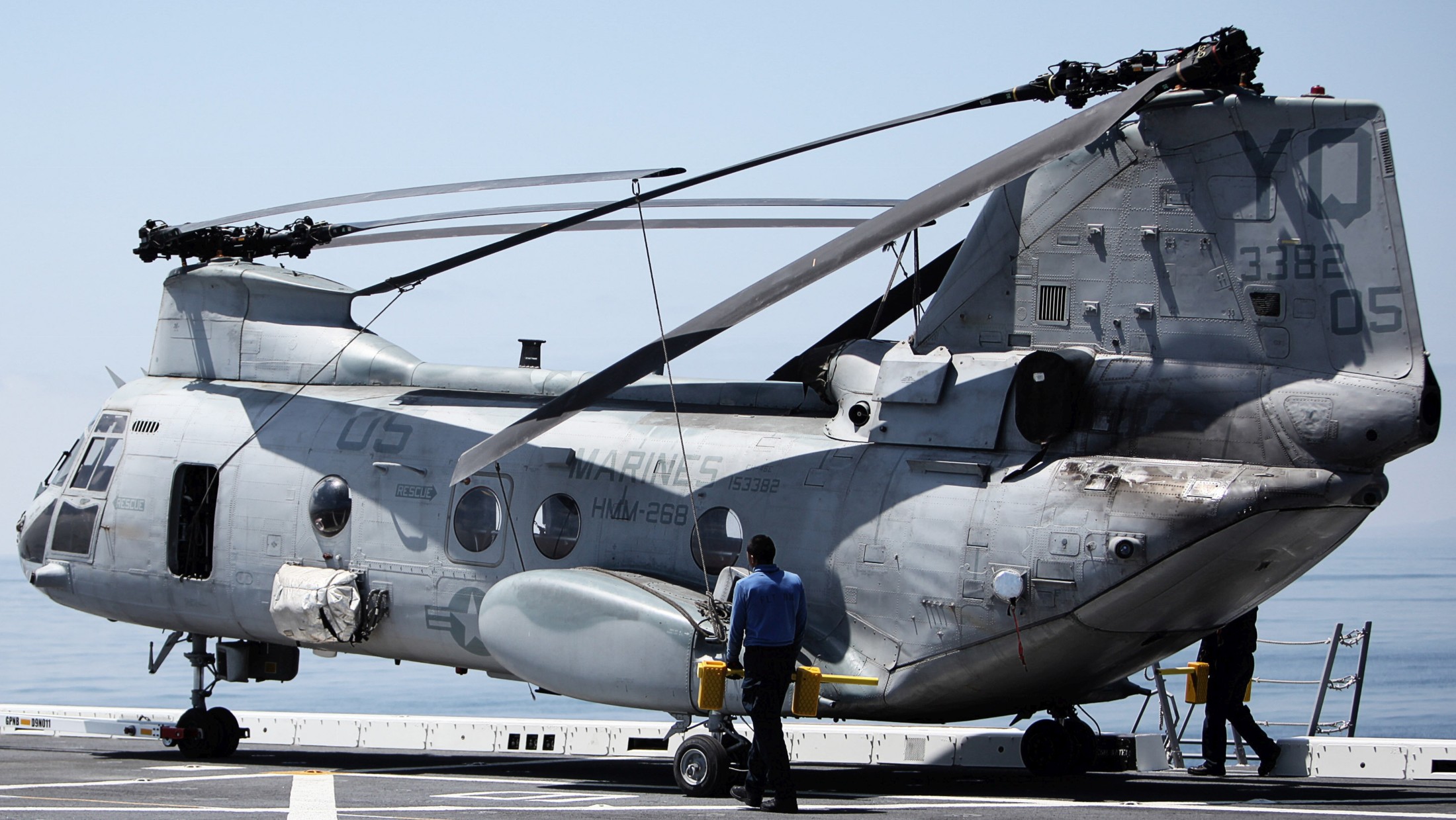 hmm-268 red dragons ch-46e sea knight marine medium helicopter squadron lpd-23 uss anchorage 88