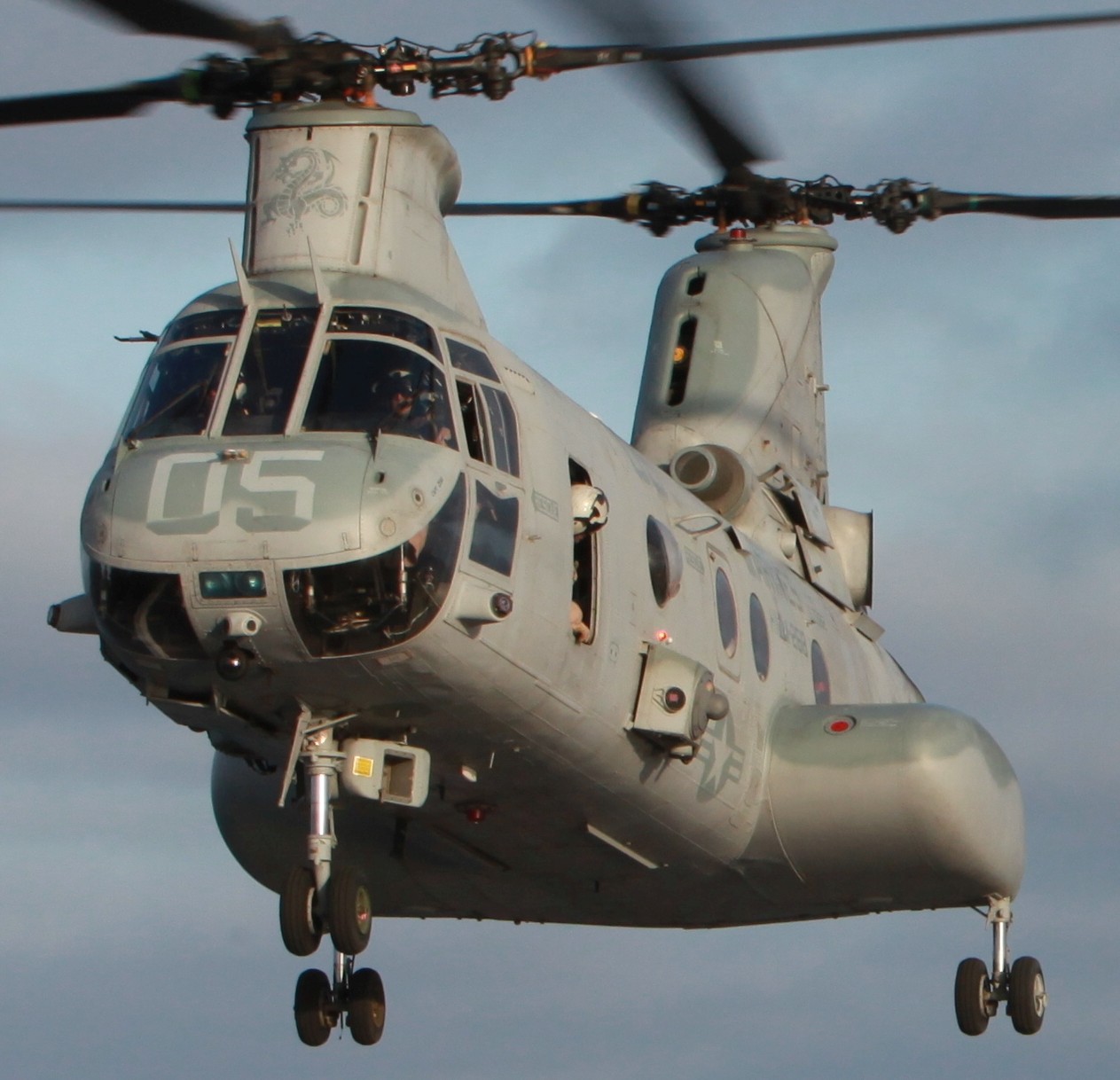 hmm-268 red dragons ch-46e sea knight marine medium helicopter squadron lpd-23 uss anchorage 91