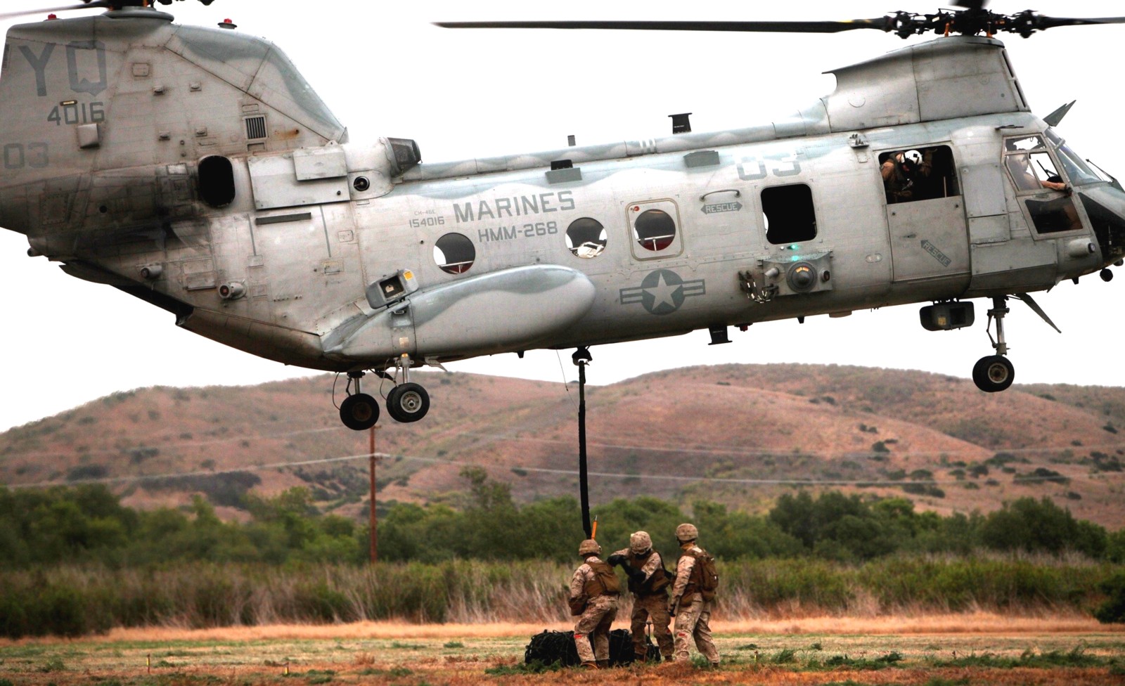 hmm-268 red dragons ch-46e sea knight marine medium helicopter squadron usmc camp pendleton 92