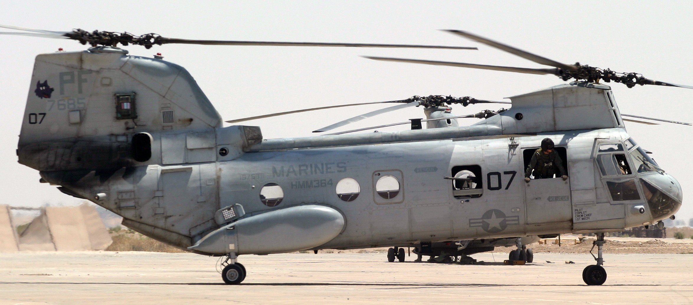 hmm-364 purple foxes ch-46e sea knight marine medium helicopter squadron usmc al kut iraq 06