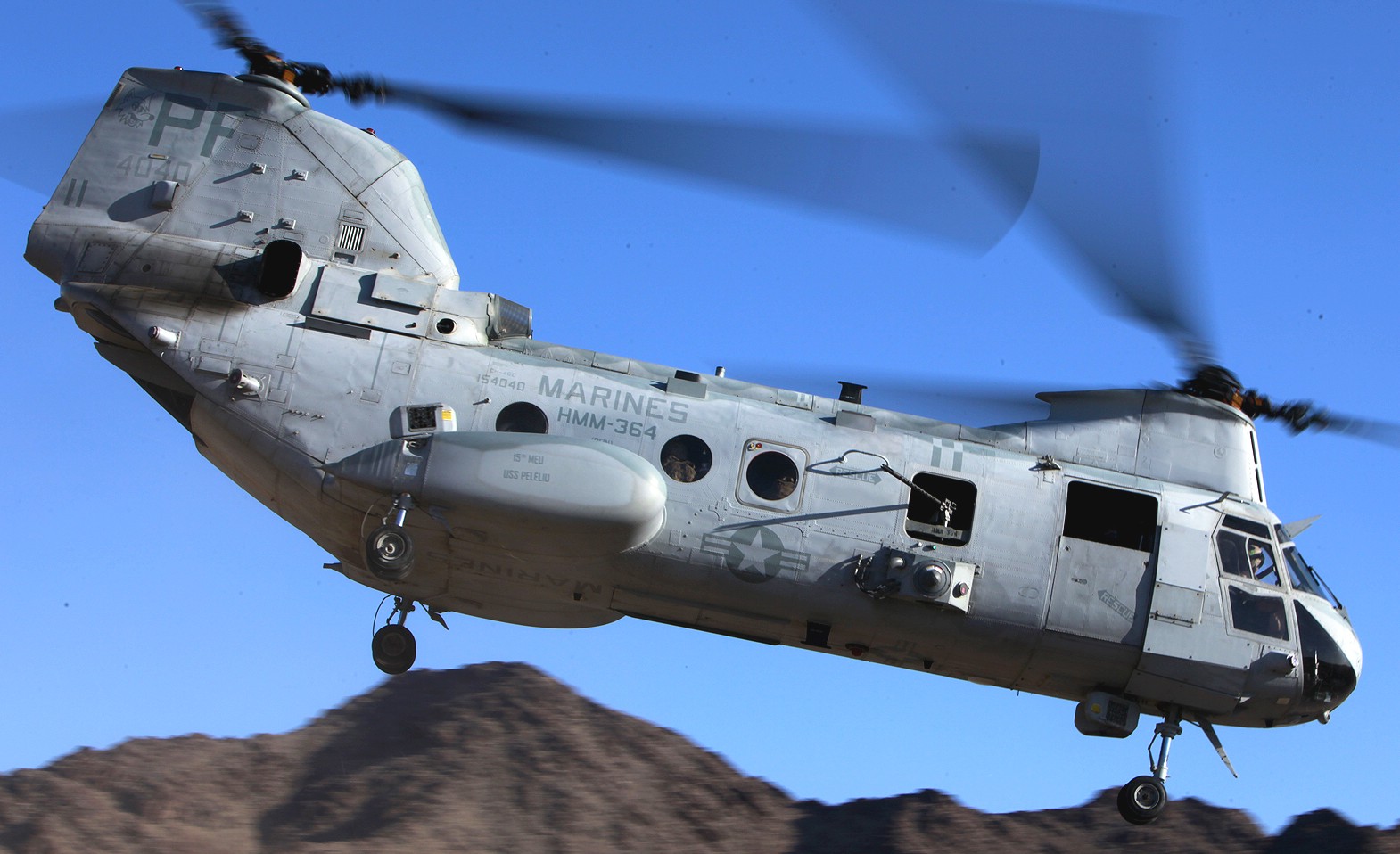 hmm-364 purple foxes ch-46e sea knight marine medium helicopter squadron chocolate mountain range california 16