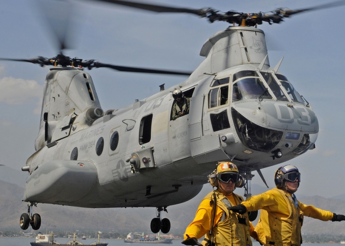 hmm-364 purple foxes ch-46e sea knight marine medium helicopter squadron lha-5 uss peleliu 27