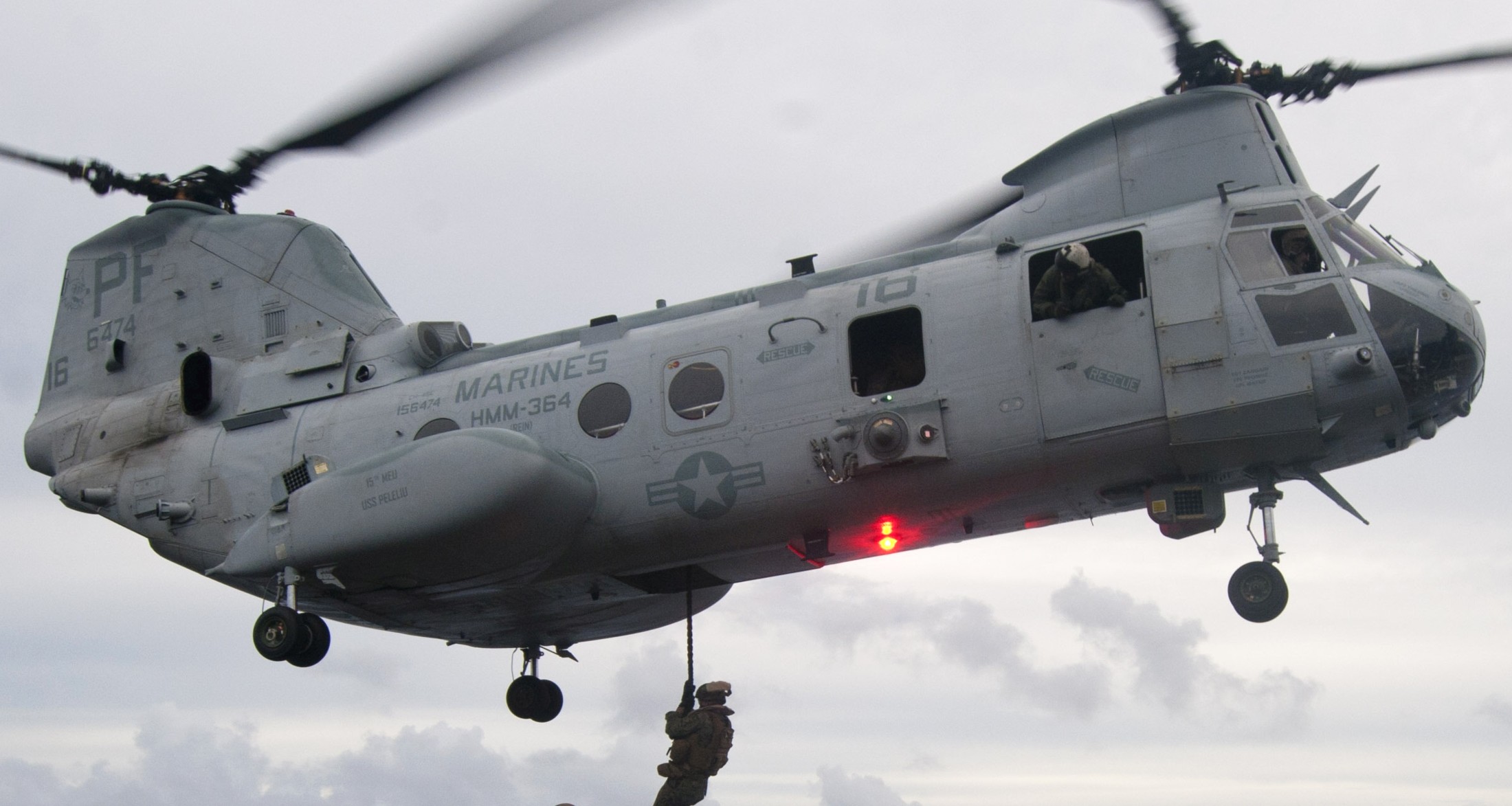 hmm-364 purple foxes ch-46e sea knight marine medium helicopter squadron lha-5 uss peleliu 28