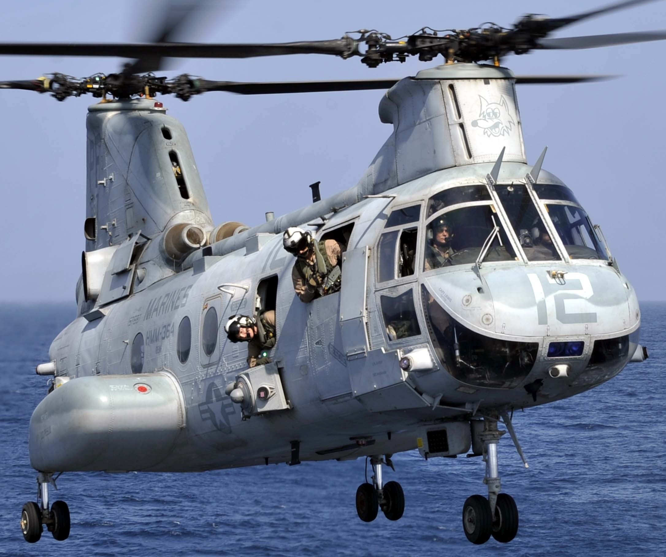 hmm-364 purple foxes ch-46e sea knight marine medium helicopter squadron ddg-109 uss jason dunham 49