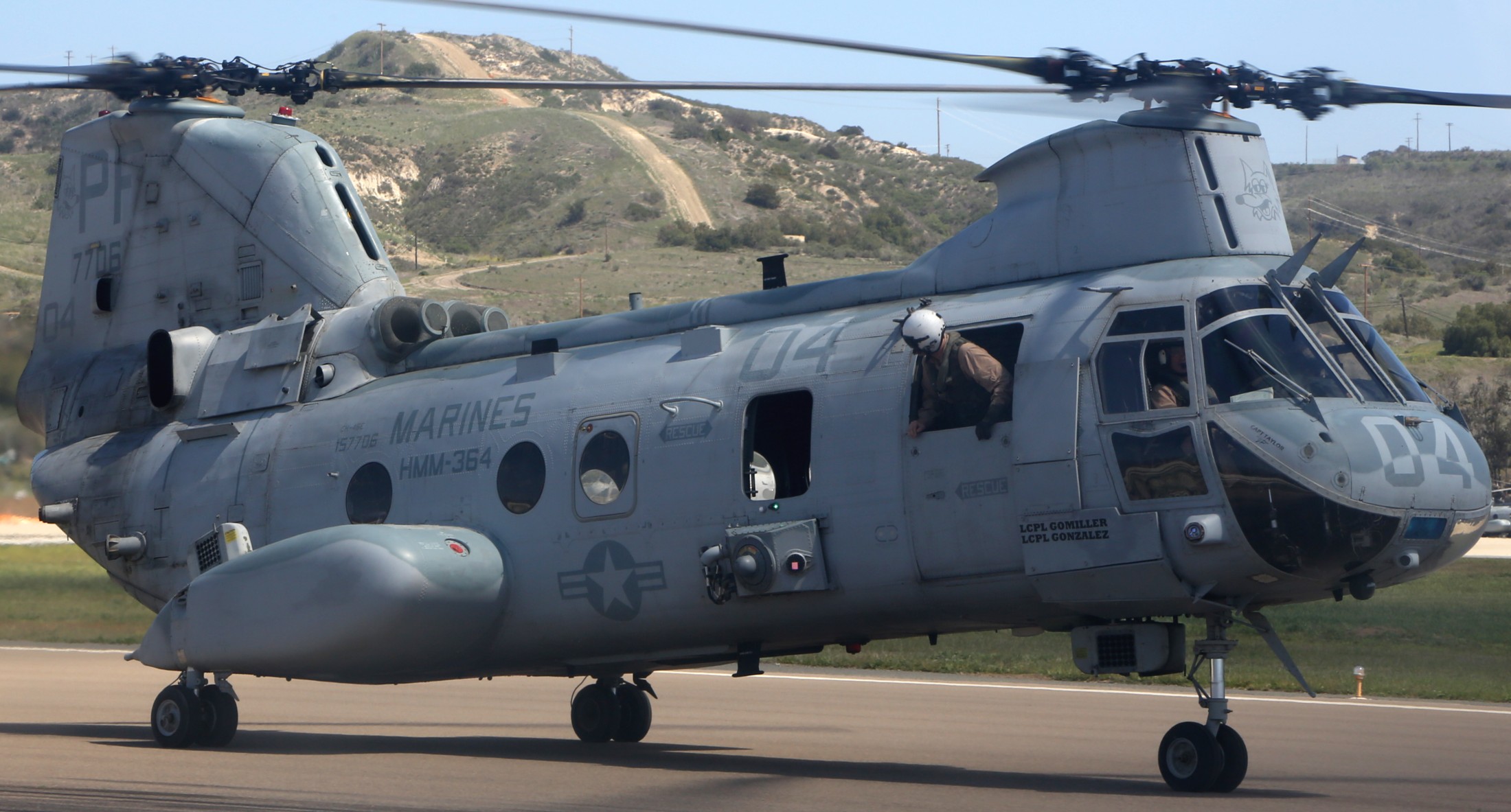 hmm-364 purple foxes ch-46e sea knight marine medium helicopter squadron fly the barn camp pendleton 61