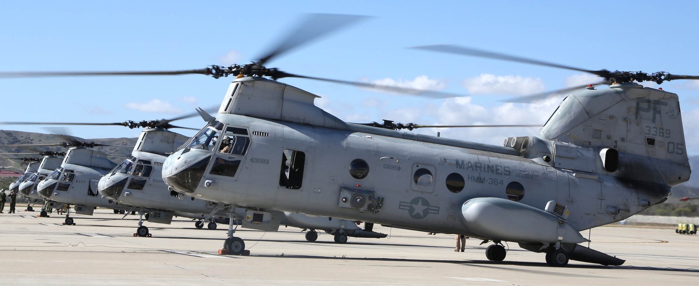 hmm-364 purple foxes ch-46e sea knight marine medium helicopter squadron fly the barn camp pendleton 66