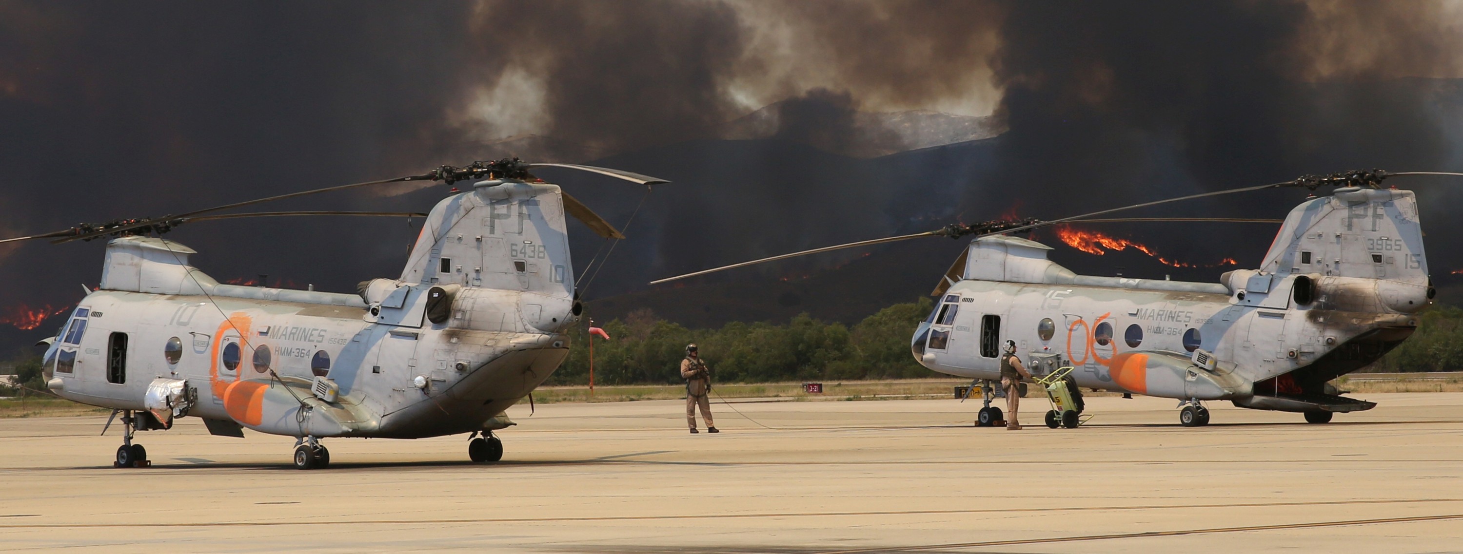 hmm-364 purple foxes ch-46e sea knight marine medium helicopter squadron california wildfire 92