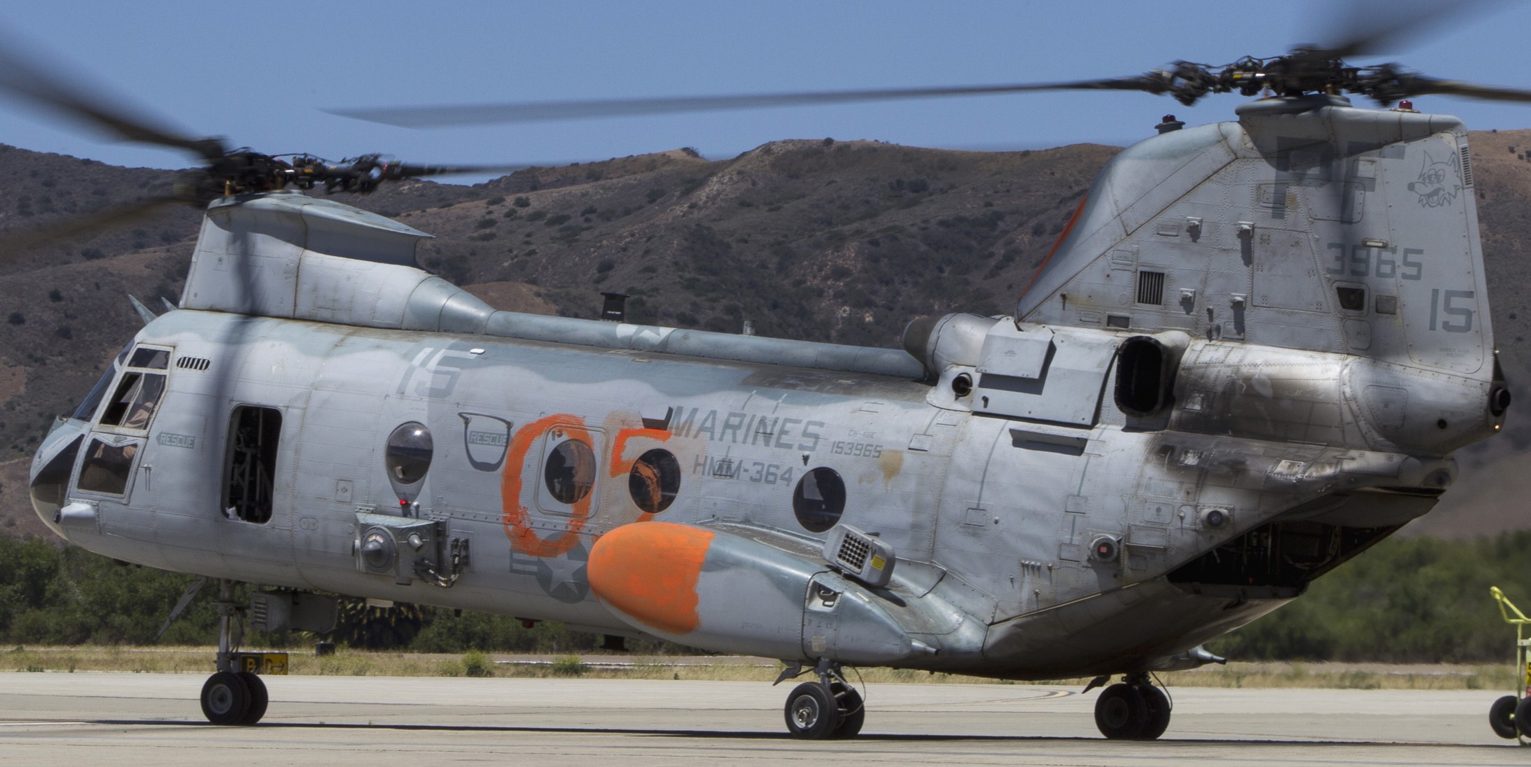 hmm-364 purple foxes ch-46e sea knight marine medium helicopter squadron camp pendleton wilfire fighting 94