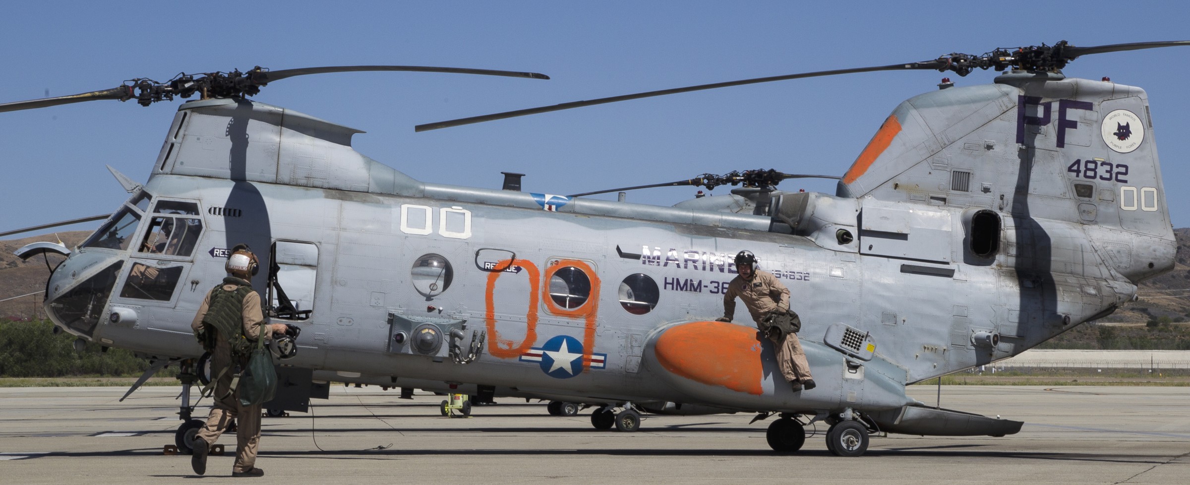 hmm-364 purple foxes ch-46e sea knight marine medium helicopter squadron usmc california wildfires 2014