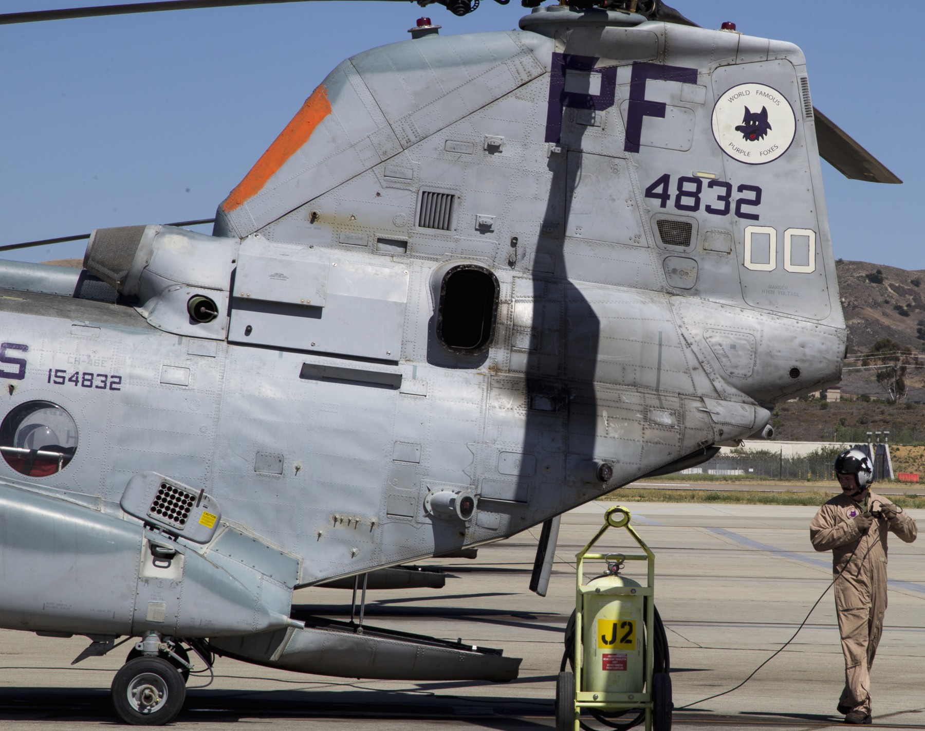 hmm-364 purple foxes ch-46e sea knight marine medium helicopter squadron 99