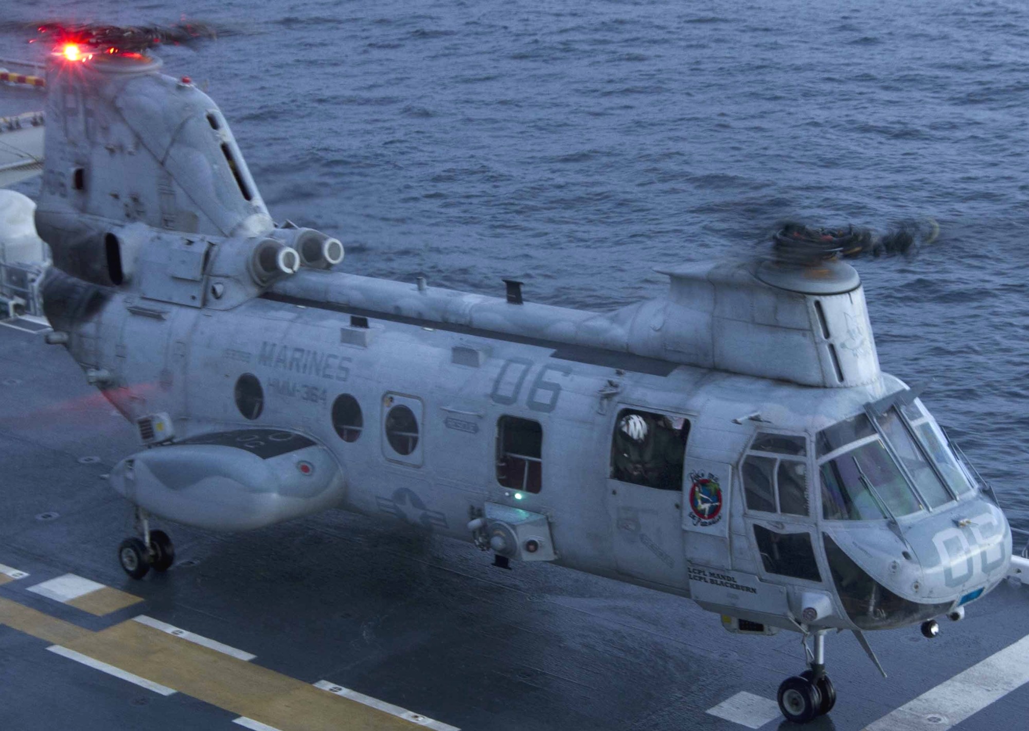 hmm-364 purple foxes ch-46e sea knight marine medium helicopter squadron lhd-6 uss bonhomme richard 100