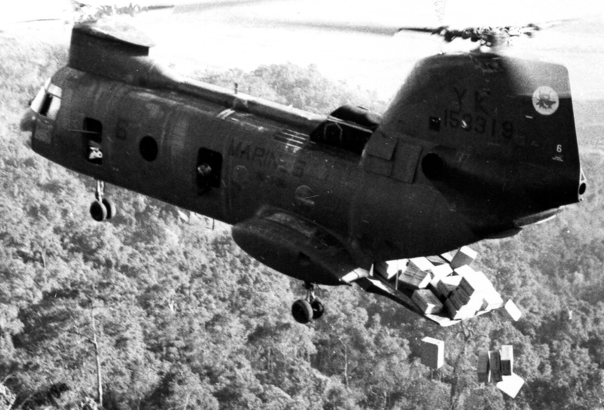 hmm-364 purple foxes ch-46e sea knight marine medium helicopter squadron usmc vietnam war 1971