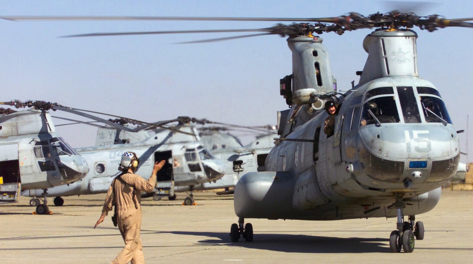 hmm-365 blue knights ch-46e sea knight marine medium helicopter squadron usmc kandahar afghanistan 06