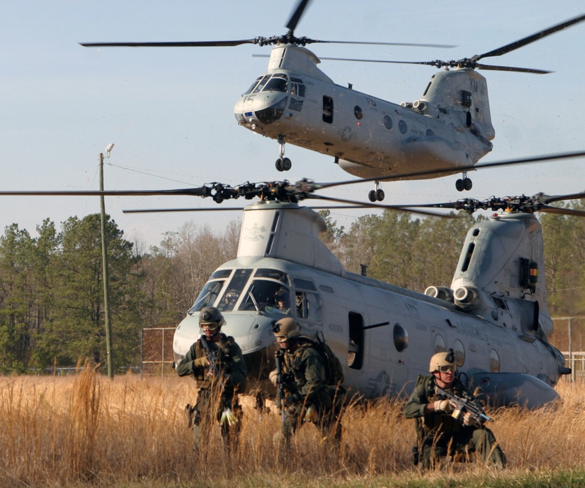 hmm-365 blue knights ch-46e sea knight marine medium helicopter squadron usmc 18