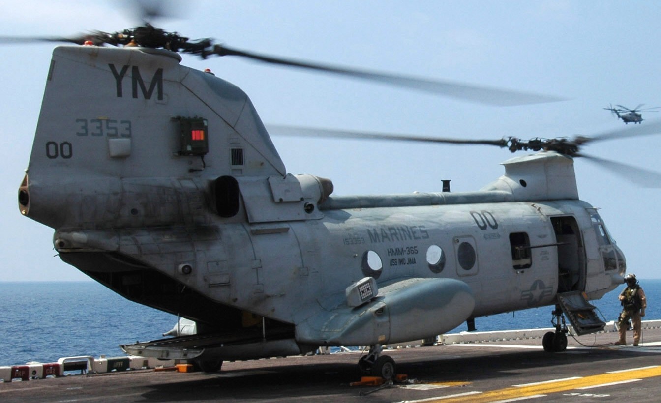 hmm-365 blue knights ch-46e sea knight marine medium helicopter squadron usmc lhd-7 uss iwo jima 23