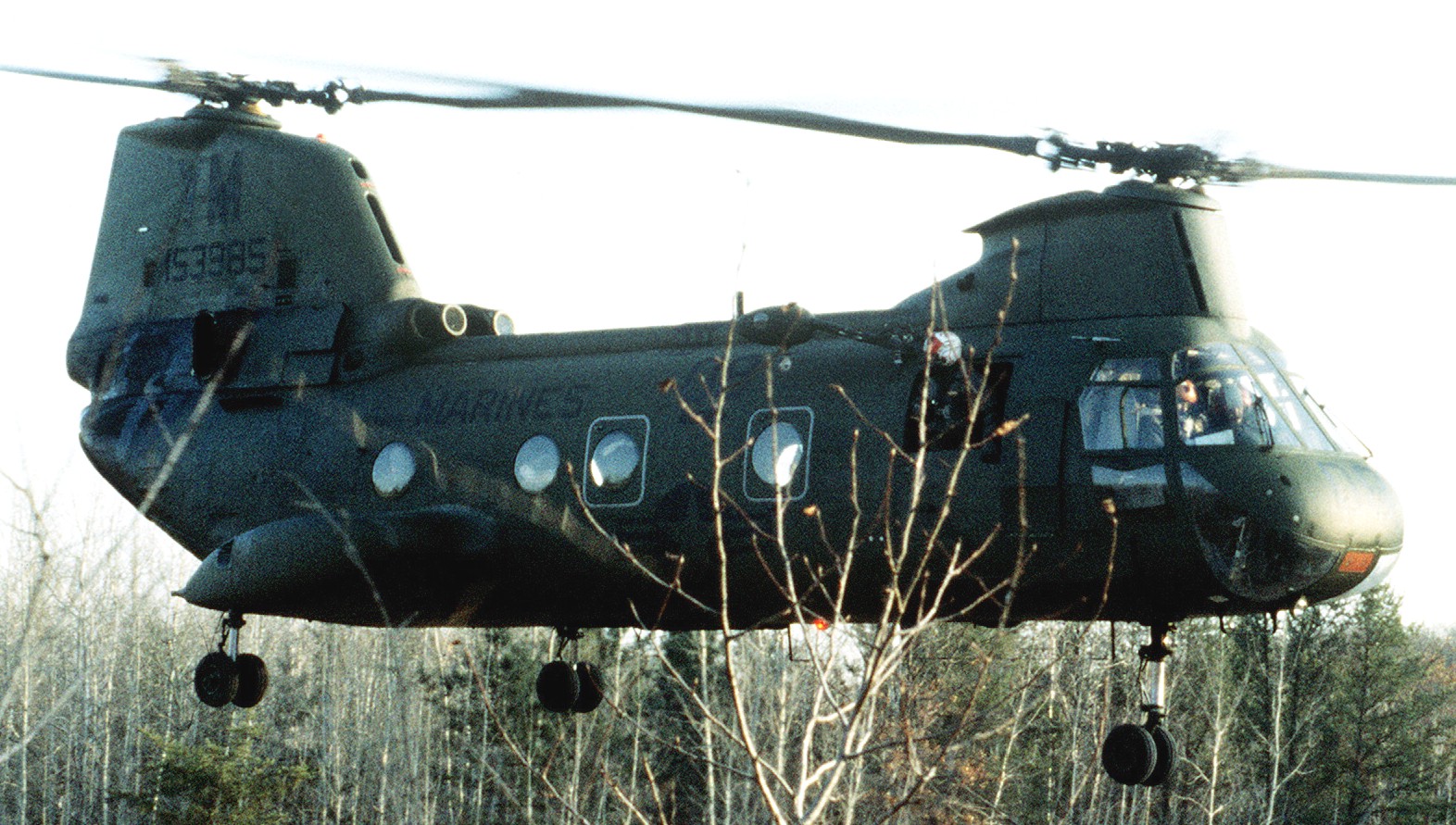 hmm-365 blue knights ch-46e sea knight marine medium helicopter squadron exercise alpine warrior 1982