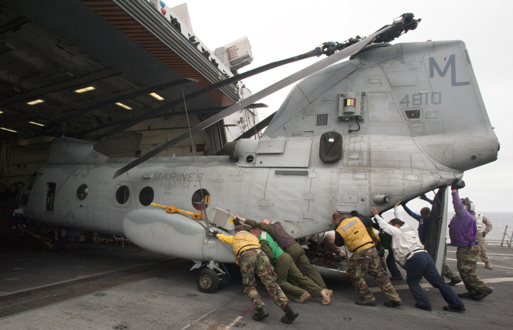 hmm-764 moonlight insignia crest patch badge ch-46e sea knight marine medium helicopter squadron lpd-18 uss new orleans southern partnership 09