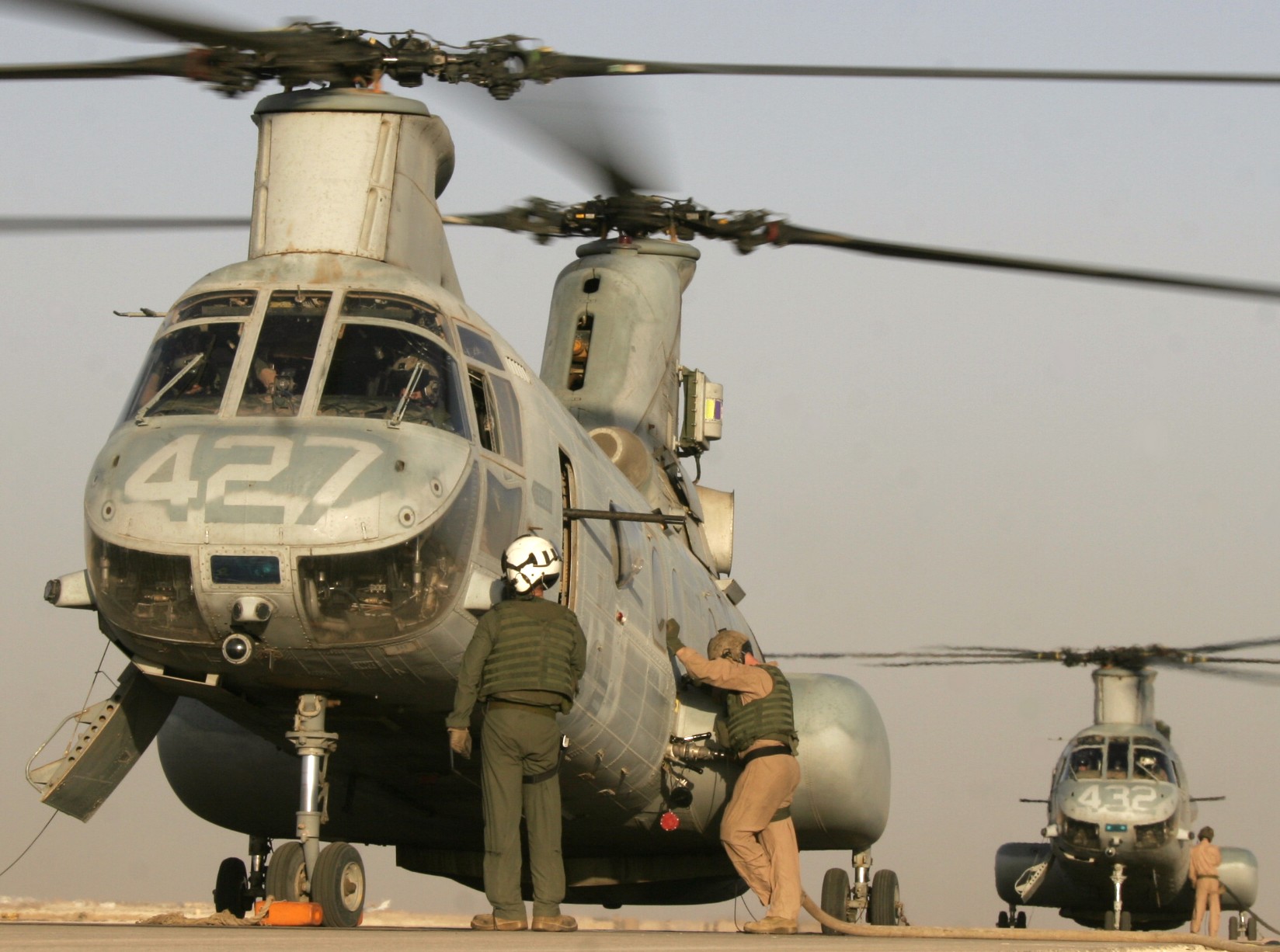 hmm-774 moonlight ch-46e sea knight marine medium helicopter squadron usmc al asad airbase iraq 04