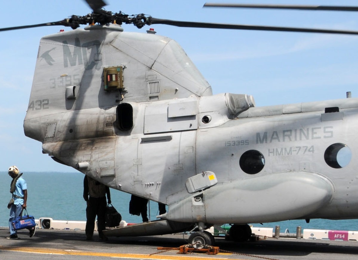 hmm-774 moonlight ch-46e sea knight marine medium helicopter squadron usmc uss iwo jima panama 21